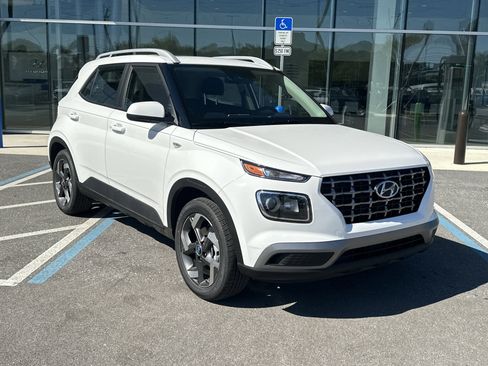 New 2026 Hyundai Venue SEL FWD image 4