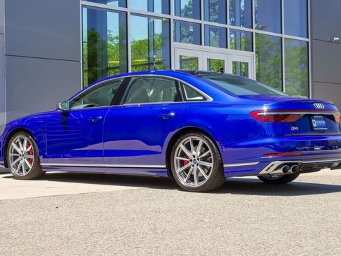 Used 2023 Audi S8 w/ S8 Comfort Plus Package AWD/4WD image 8