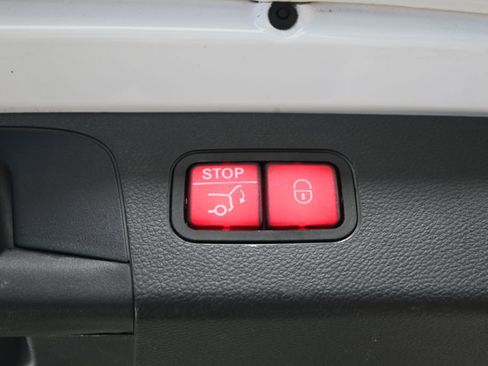 Used 2019 Mercedes-Benz GLC 300 4MATIC w/ Premium Package image 15