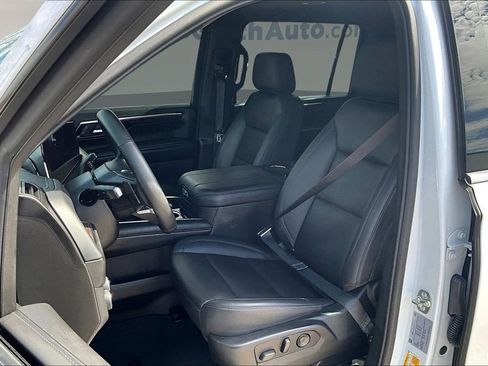 Used 2025 Chevrolet Suburban LT w/ Comfort Package image 20