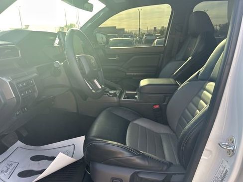 Used 2025 Toyota Tacoma TRD Off-Road image 11