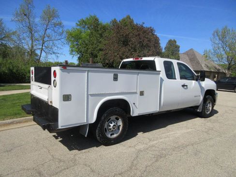 Used 2011 Chevrolet Silverado 2500 W/T w/ Snow Plow Prep Package AWD/4WD image 8