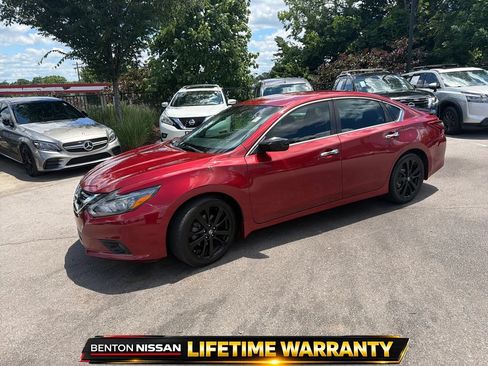 Used 2017 Nissan Altima 2.5 SR w/ Midnight Edition Package FWD image 4