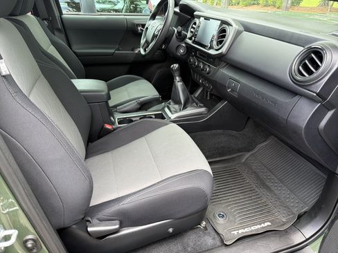 Used 2021 Toyota Tacoma TRD Sport AWD/4WD image 21