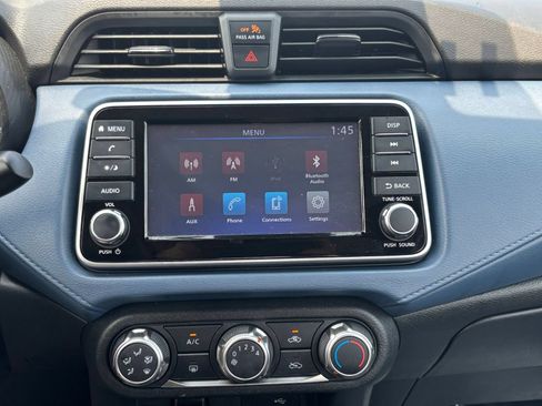 Used 2025 Nissan Versa SV FWD image 17