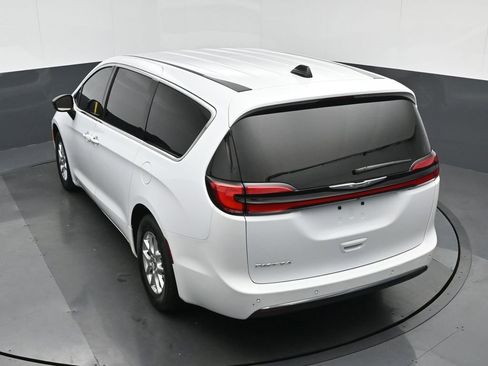 Used 2024 Chrysler Pacifica Touring image 74