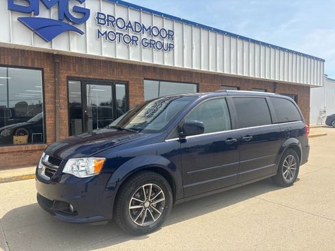 Used 2017 Dodge Grand Caravan SXT image 32