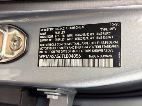 Used 2026 Porsche Macan AWD/4WD image 21