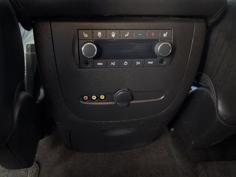 Used 2013 Chevrolet Tahoe LTZ RWD image 28