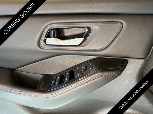 Used 2025 Nissan Rogue SV AWD/4WD image 19