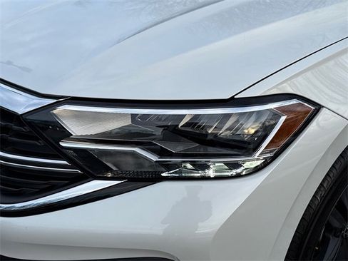 Certified 2024 Volkswagen Jetta SE w/ Panoramic Sunroof Package image 7