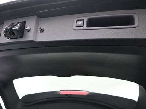 Certified 2023 Toyota Highlander XLE image 19