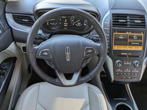 Used 2019 Lincoln MKC Premiere image 17