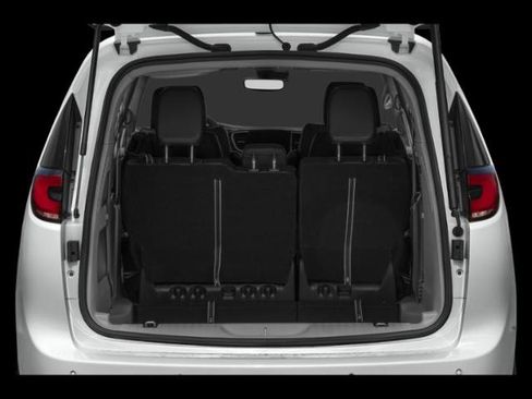 Certified 2023 Chrysler Pacifica Touring-L FWD image 11