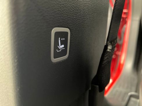 Used 2025 Chrysler Pacifica Select FWD image 17