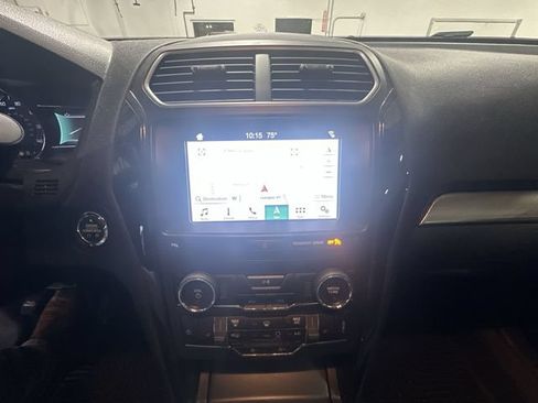 Used 2019 Ford Explorer XLT w/ Equipment Group 202A FWD image 24