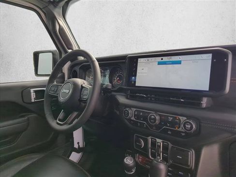 Used 2025 Jeep Gladiator Mojave w/ Convenience Group image 24