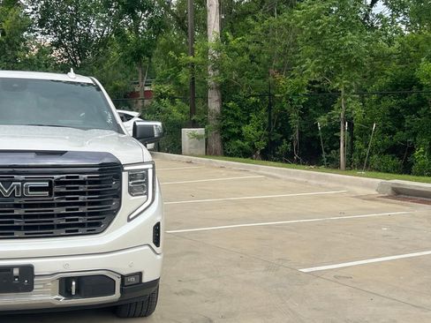 Used 2023 GMC Sierra 1500 Denali Ultimate AWD/4WD image 3