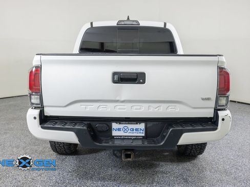 Used 2019 Toyota Tacoma TRD Sport AWD/4WD image 6