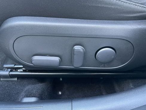 Used 2025 Hyundai Kona SEL image 12