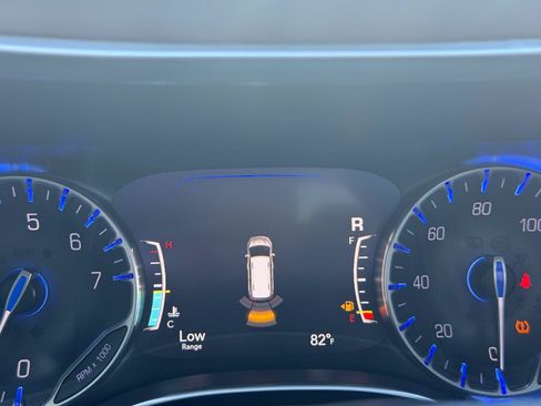 Used 2017 Chrysler Pacifica Limited FWD image 28