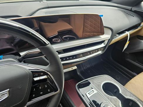 New 2026 Cadillac Lyriq Signature Luxury w/ LPO, Bronce Accent Package AWD/4WD image 31