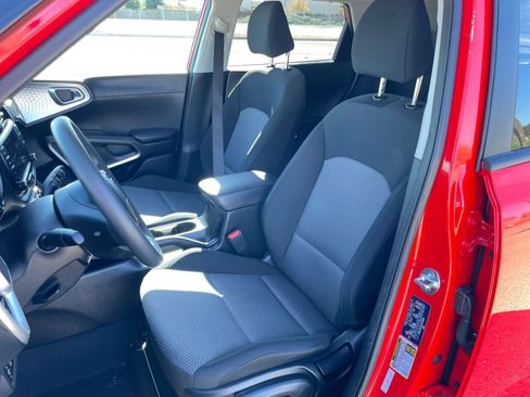 Used 2025 Kia Soul LX w/ LX Technology Package image 36