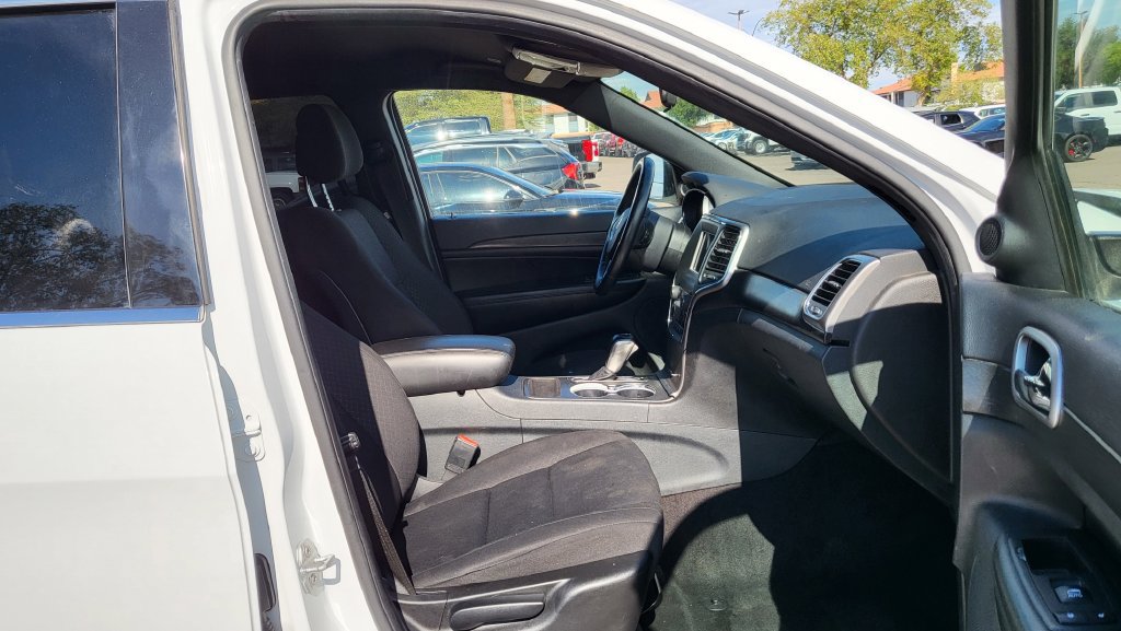 Used 2018 Jeep Grand Cherokee Laredo RWD image 17