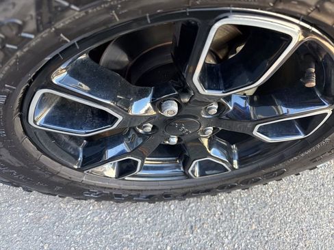 Used 2017 Jeep Wrangler Unlimited Sahara image 2