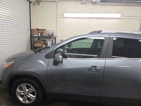 Certified 2019 Chevrolet Trax LT w/ LT Convenience Package image 1