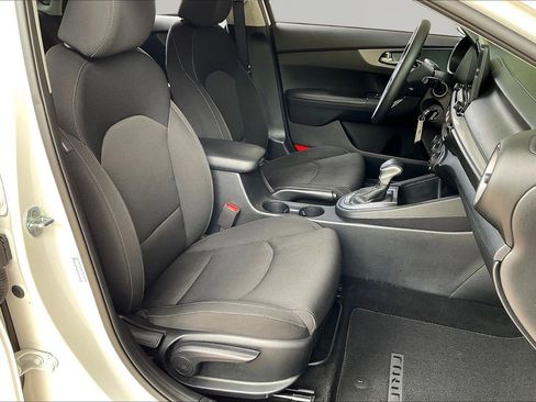 Used 2020 Kia Forte LXS FWD image 27