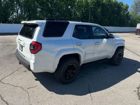 Used 2025 Toyota 4Runner Limited AWD/4WD image 8