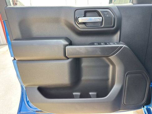 Used 2023 Chevrolet Silverado 1500 Custom AWD/4WD image 18