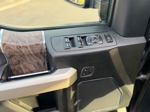 Used 2019 Ford F250 Lariat w/ Lariat Ultimate Package AWD/4WD image 14