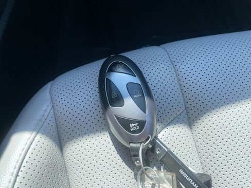 Used 2025 Hyundai Elantra Limited image 22