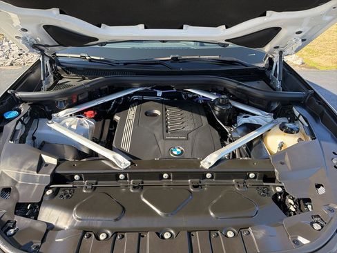 Used 2022 BMW X6 xDrive40i w/ M Sport Package image 17