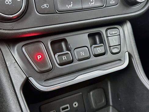Used 2018 GMC Terrain SLE FWD image 16