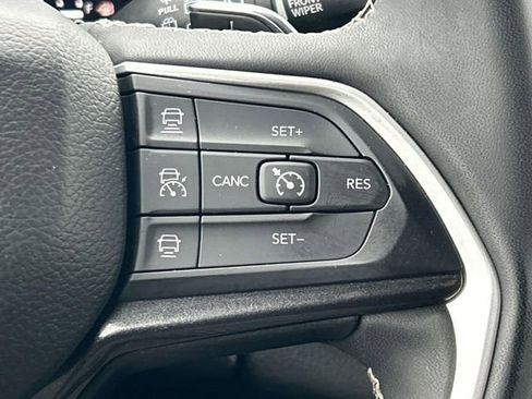 Used 2023 Jeep Grand Cherokee Altitude image 22