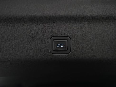 Used 2024 GMC Yukon XL AT4 AWD/4WD image 15