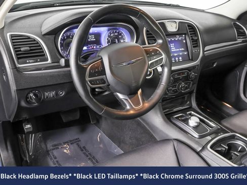 Used 2022 Chrysler 300 Touring w/ Sport Appearance Package RWD image 5