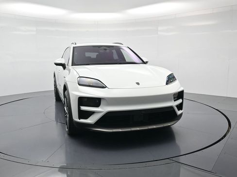 Certified 2025 Porsche Macan Turbo Electric image 33