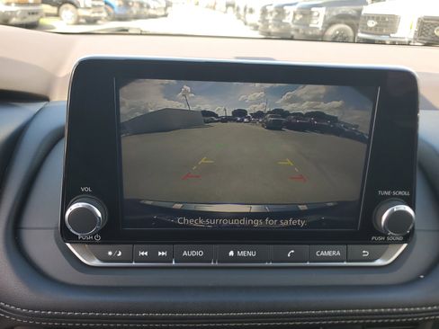 Used 2023 Nissan Rogue SV image 10