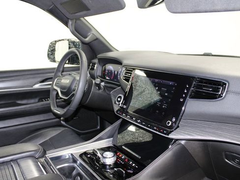 Used 2023 Jeep Wagoneer L Series III w/ Preferred Equipment Group image 40