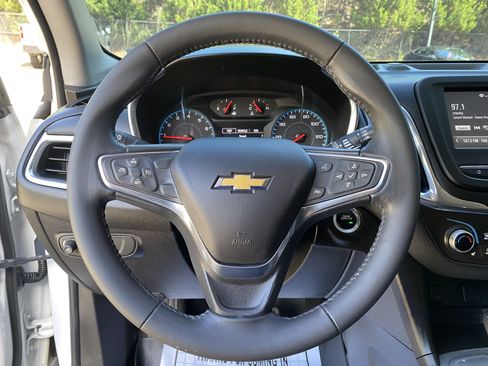 Used 2018 Chevrolet Equinox LT FWD image 18