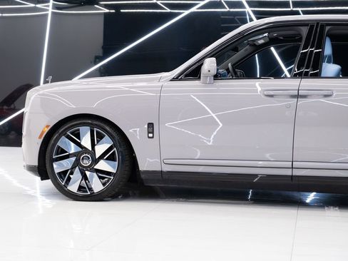 Used 2025 Rolls-Royce Cullinan AWD/4WD image 8