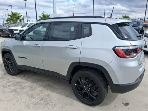 New 2026 Jeep Compass Latitude image 5