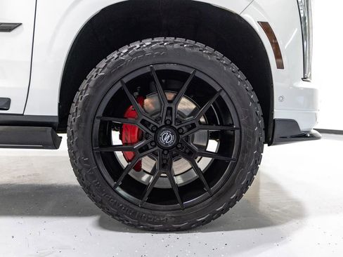Used 2025 Cadillac Escalade V AWD/4WD image 32