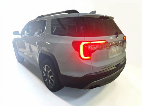 Used 2023 GMC Acadia SLE w/ Driver Convenience Package FWD image 4