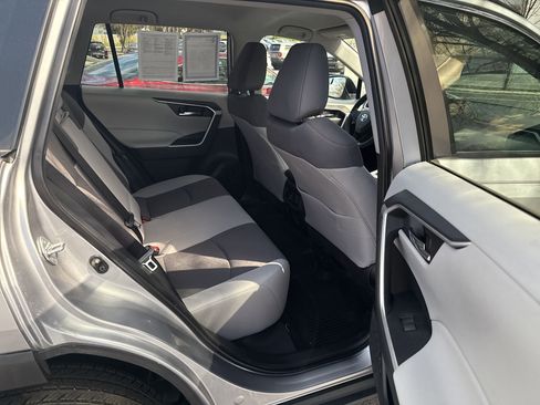Used 2021 Toyota RAV4 XLE image 17