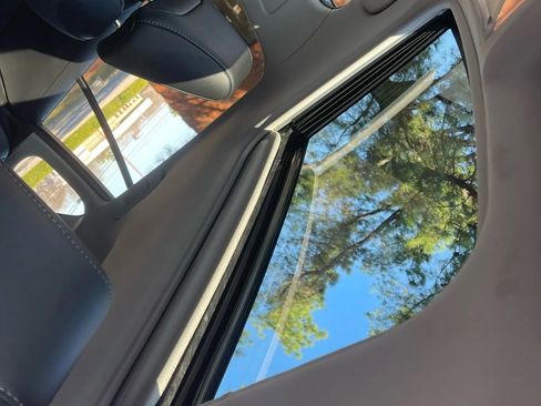 Used 2021 Toyota RAV4 XLE Premium image 19